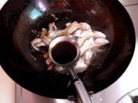 海鲶鱼炖腐竹的做法步骤5