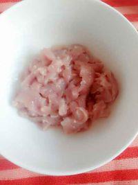 蟹味菇瘦肉汤的做法步骤1