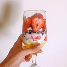 爱心水果酸奶杯