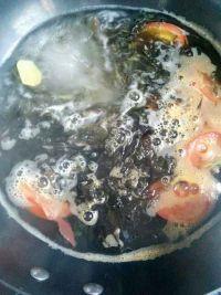 番茄紫菜瘦肉汤的做法步骤5