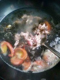 番茄紫菜瘦肉汤的做法步骤6
