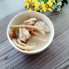 鲜茶树菇脆骨汤